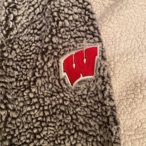 Wisconsin grey sweater. - Picture 2 of 3